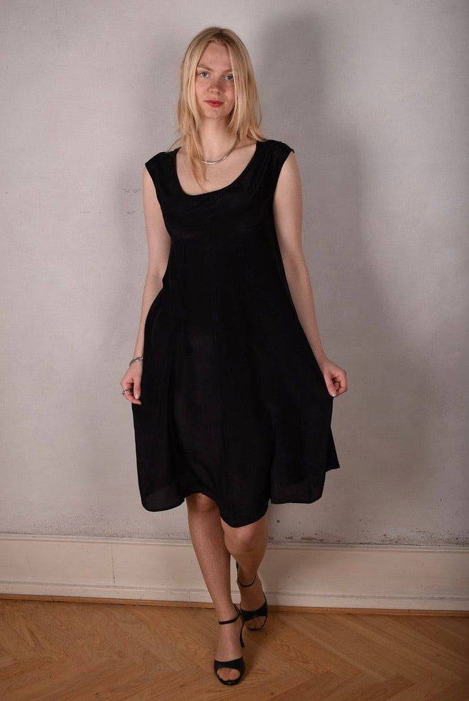 Ghita Cap-sleeve dress in 100% silk crepe. Black - Tone Barker Silk