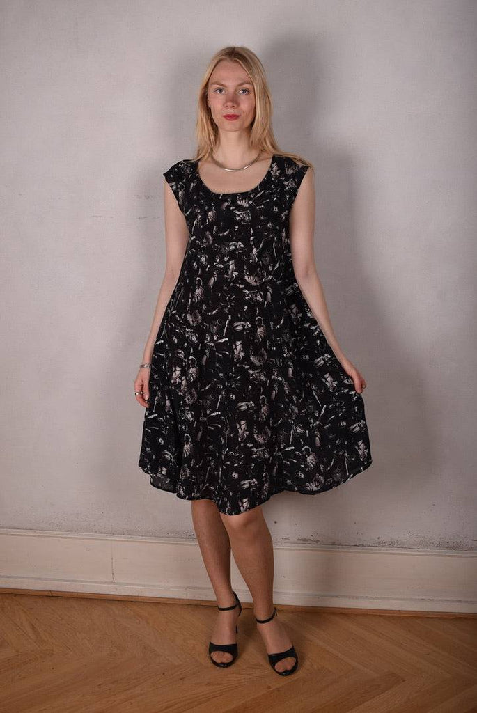 Ghita Cap-sleeve dress in 100% silk crepe. "Punk" by Jens Raadal - Tone Barker Silk