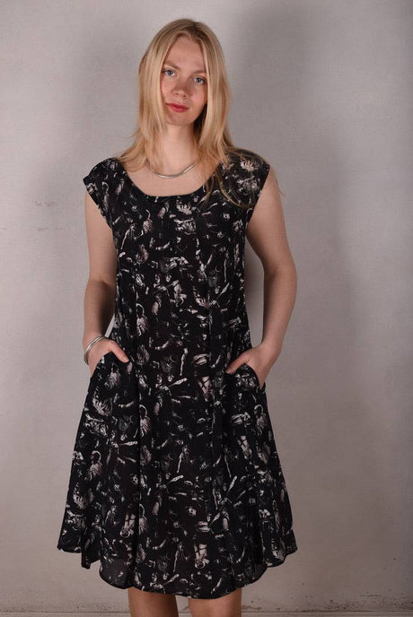 Ghita Cap-sleeve dress in 100% silk crepe. "Punk" by Jens Raadal - Tone Barker Silk