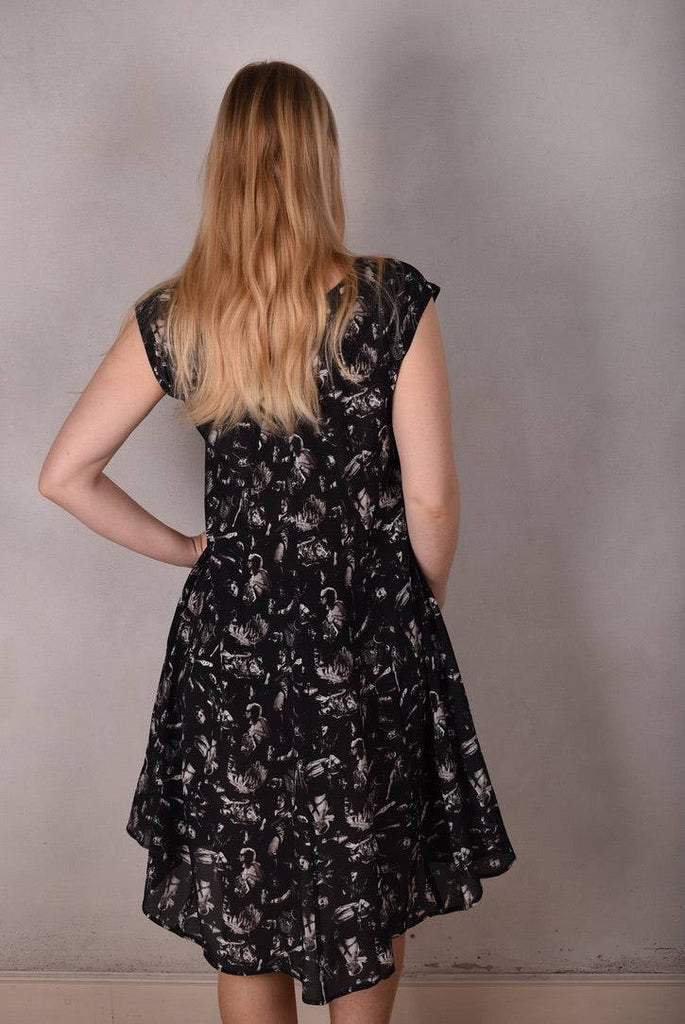 Ghita Cap-sleeve dress in 100% silk crepe. "Punk" by Jens Raadal - Tone Barker Silk