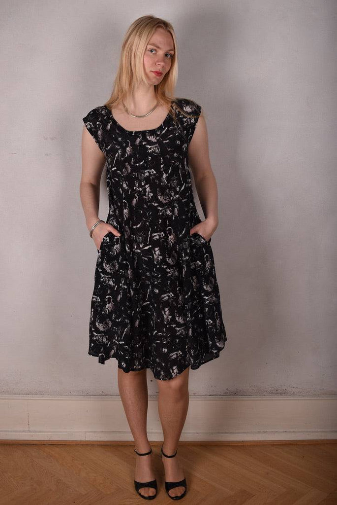 Ghita Cap-sleeve dress in 100% silk crepe. "Punk" by Jens Raadal - Tone Barker Silk