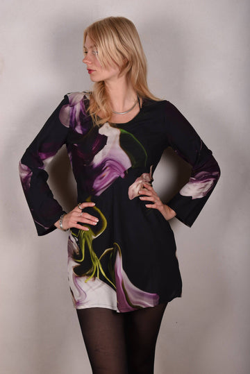 Gilla. Short dress with long sleeves in Silk stretch crepe (95%silk-5%elastan) - Tone Barker Silk