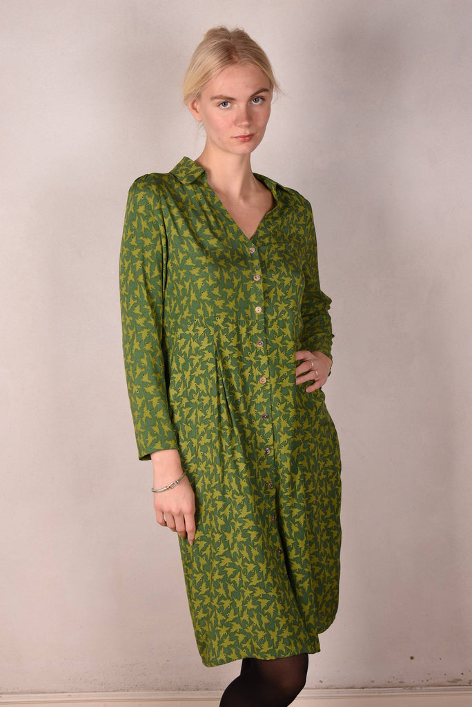 Hen-stretch, Stretch silk satin shirt-dress w. pockets. "2 Green-bird" - Tone Barker Silk