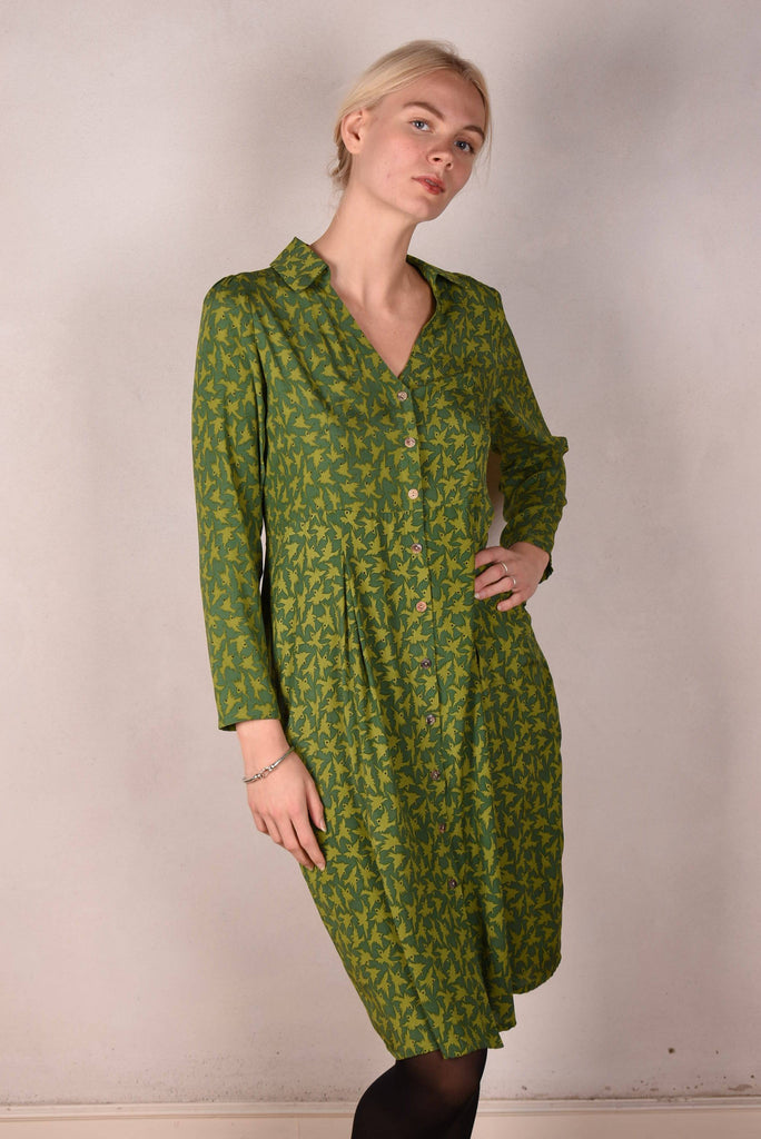 Hen-stretch, Stretch silk satin shirt-dress w. pockets. "2 Green-bird" - Tone Barker Silk