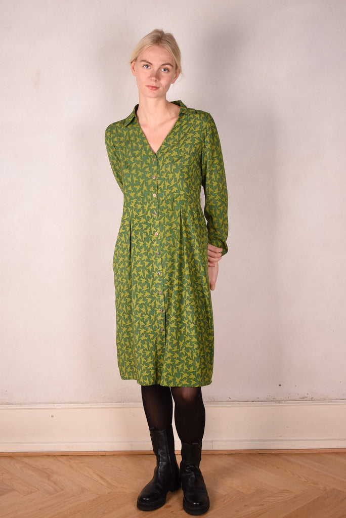 Hen-stretch, Stretch silk satin shirt-dress w. pockets. "2 Green-bird" - Tone Barker Silk