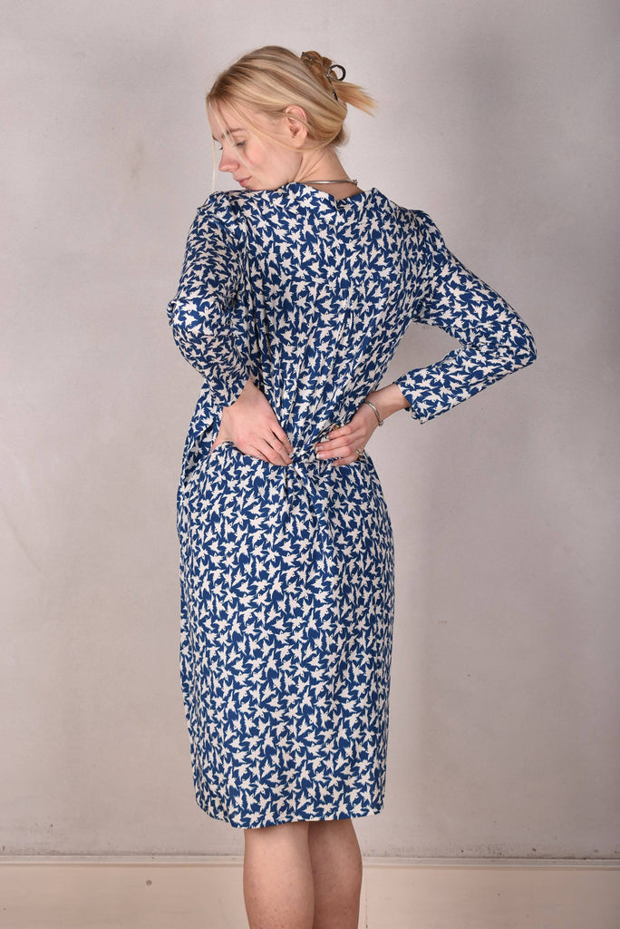 Hen-stretch, Stretch silk satin shirt-dress w. pockets. "Bird-in-blue" - Tone Barker Silk