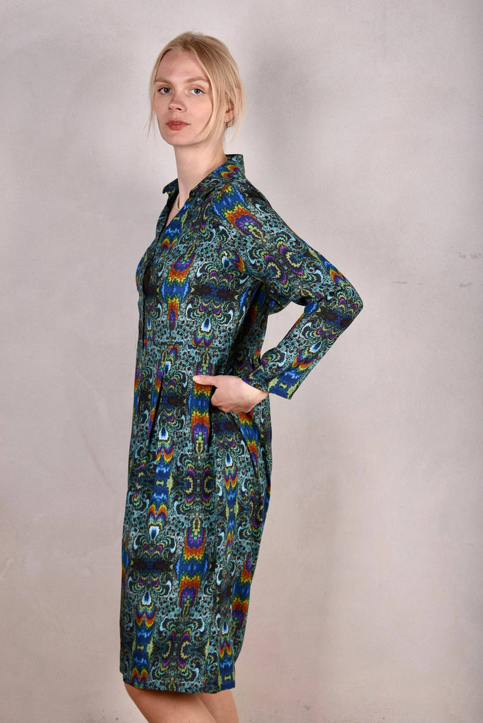 Hen-stretch, Stretch silk satin shirt-dress w. pockets. "Fraktalia" - Tone Barker Silk
