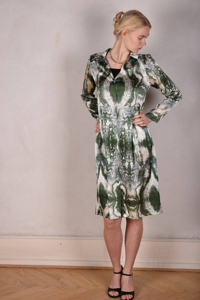 Hen-stretch, Stretch silk satin shirt-dress w. pockets. "Mar-Green" - Tone Barker Silk