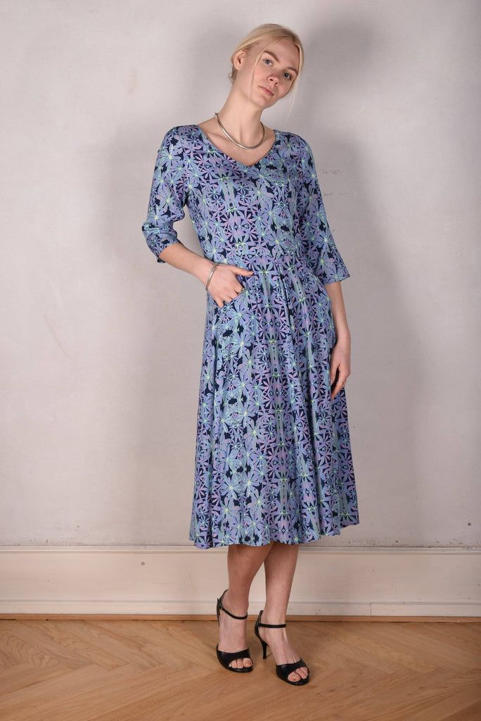 Jane. Stretch Silk midi-length dress with pockets (Aquafleur) - Tone Barker Silk