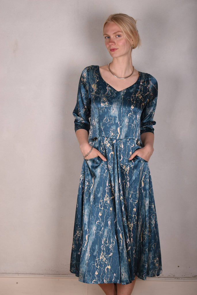 Jane. Stretch Silk midi-length dress with pockets (Marble-lite) - Tone Barker Silk