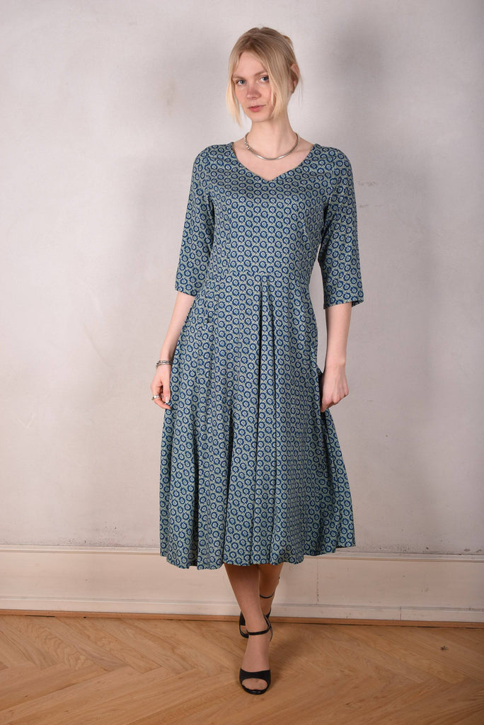 Jane. Stretch Silk midi-length dress with pockets (Nugard) - Tone Barker Silk