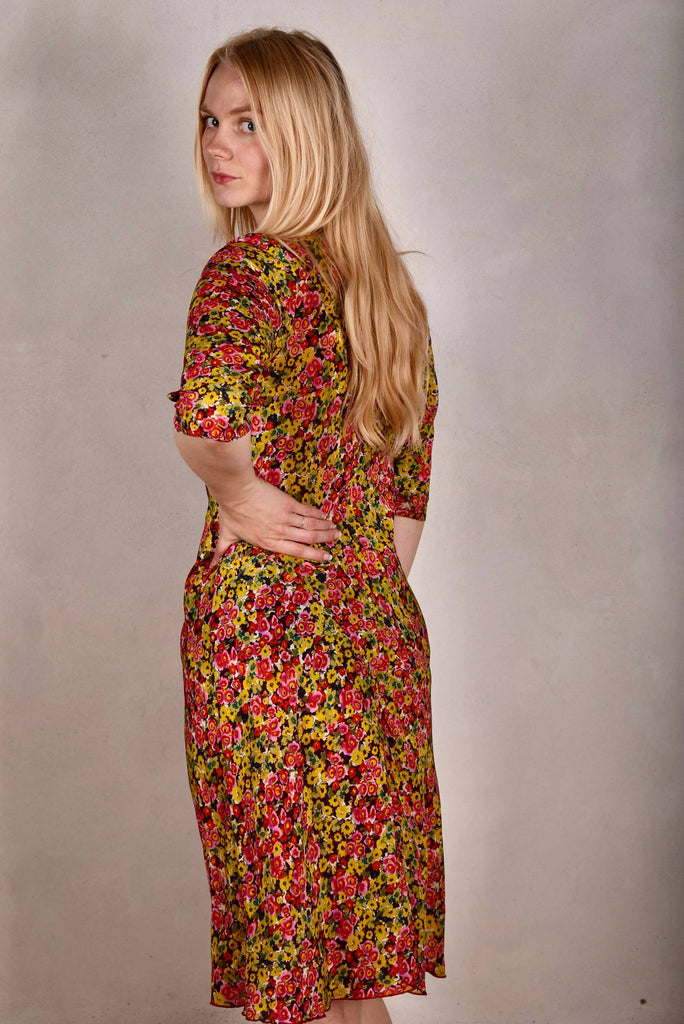 Kathrina Crepe-de-Chine. Cowl neck dress in 100% silk Crepe-de-Chine "Orange-mix" - Tone Barker Silk