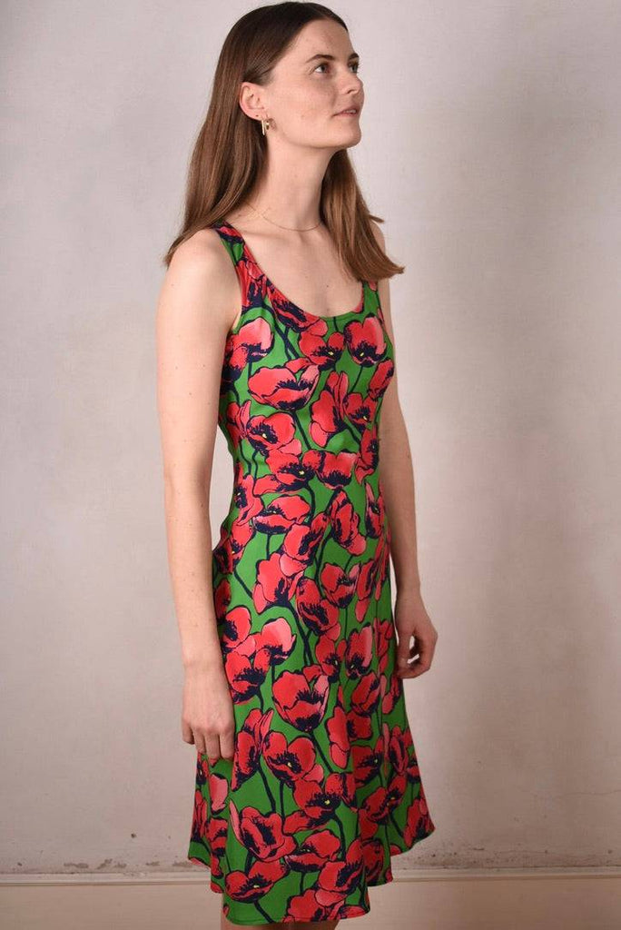 Lil-Gil, Sleeveless dress in stretch silk crepe satin "Grass Poppies" (matte silk) - Tone Barker Silk