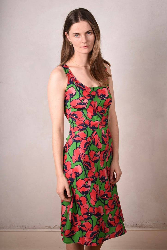 Lil-Gil, Sleeveless dress in stretch silk crepe satin "Grass Poppies" (matte silk) - Tone Barker Silk