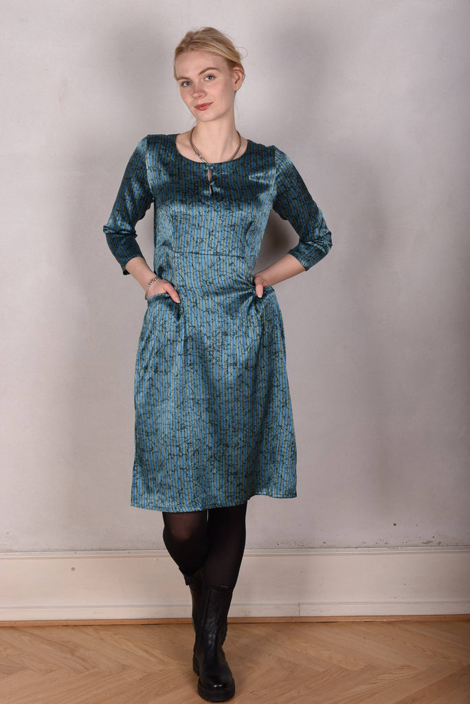 Marinova Stretch silk dress, classic style w. pockets. Print: "Green stripes" - Tone Barker Silk