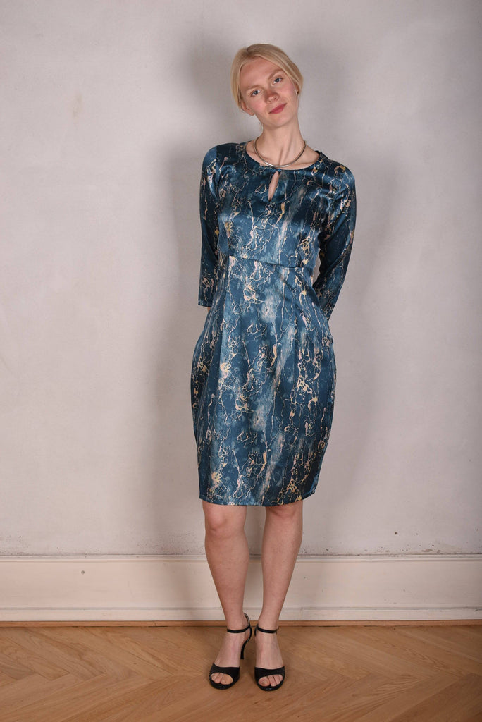 Maudacity. The classic dress in stretch silk satin (Marble-lite) - Tone Barker Silk