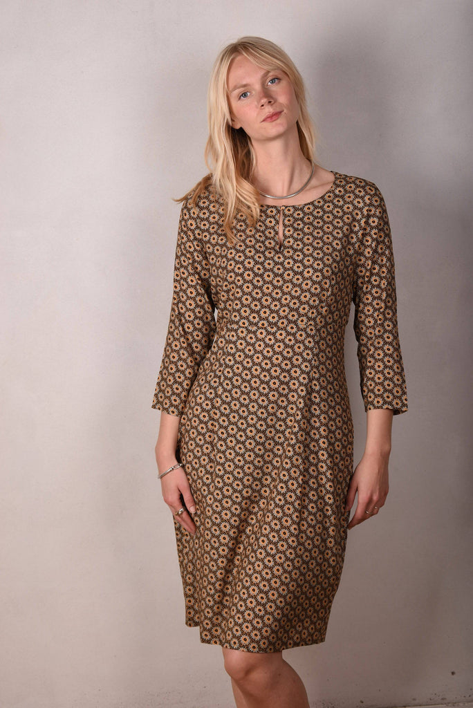 Maudacity. The classic dress in stretch silk satin (Ogard) - Tone Barker Silk