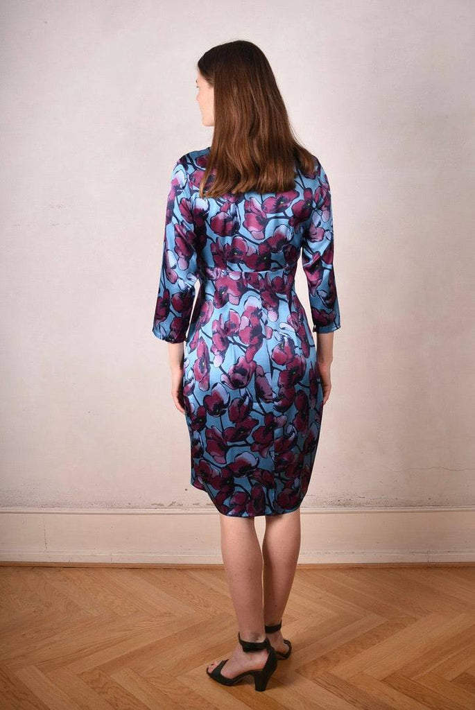 Maudacity. The classic dress in stretch silk satin (Shady Poppie) - Tone Barker Silk