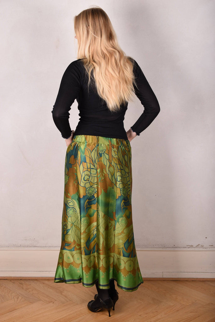 Monamax, Silk skirt in 100% Silk satin. Col.: "Gregend" - Tone Barker Silk
