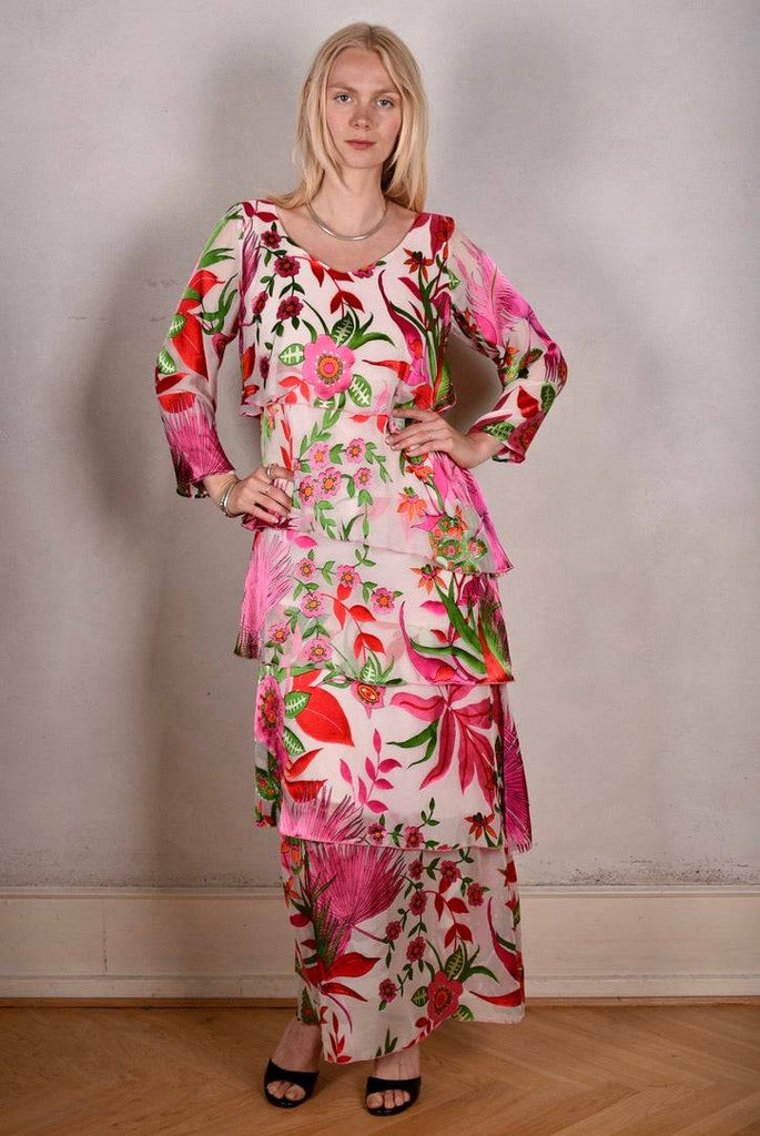 Nyn-Frida, The "magic" dress in layers, with 4/5 sleeves "Juhu-flower" - Tone Barker Silk