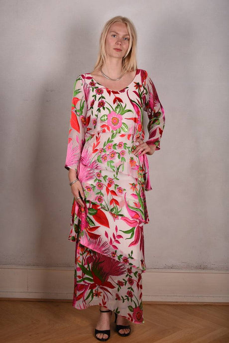 Nyn-Frida, The "magic" dress in layers, with 4/5 sleeves "Juhu-flower" - Tone Barker Silk