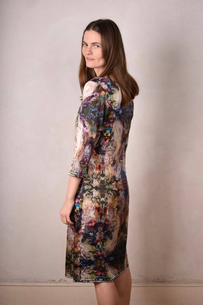 Pernille  Stretch silk dress w. 3/4 sleeves and square neckline "Angel Nulle" print by Nulle Oigaard - Tone Barker Silk