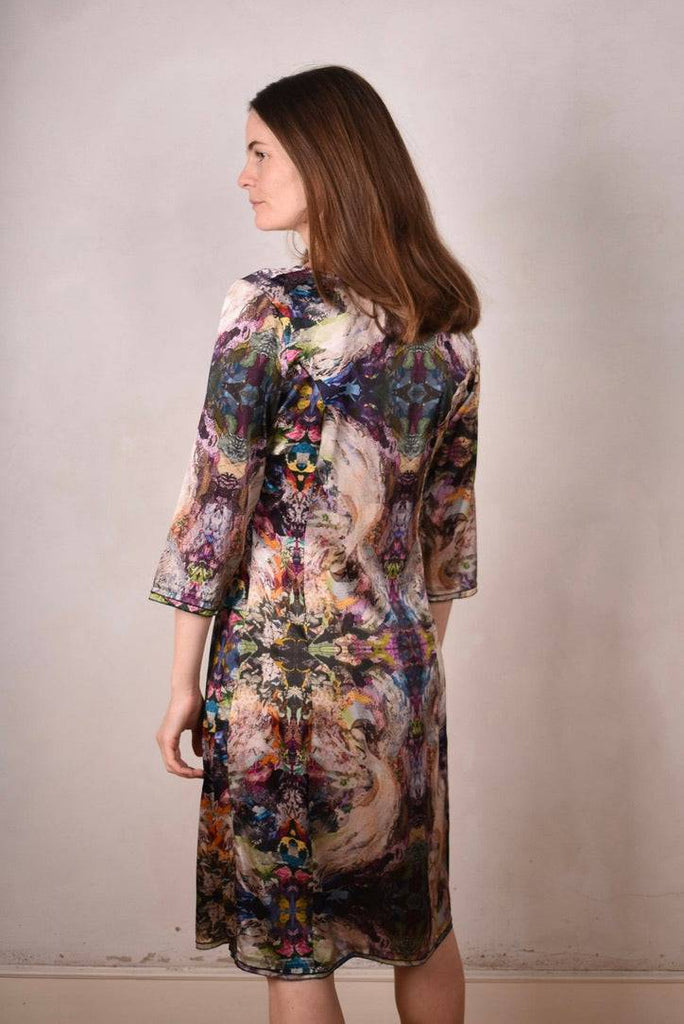 Pernille  Stretch silk dress w. 3/4 sleeves and square neckline "Angel Nulle" print by Nulle Oigaard - Tone Barker Silk