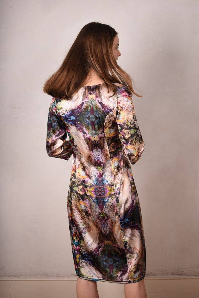 Pernille  Stretch silk dress w. 3/4 sleeves and square neckline "Angel Nulle" print by Nulle Oigaard - Tone Barker Silk