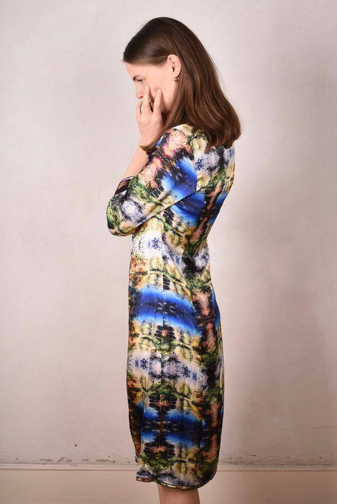 Pernille  Stretch silk dress w. 3/4 sleeves and square neckline "Calling" by M.S.O. - Tone Barker Silk