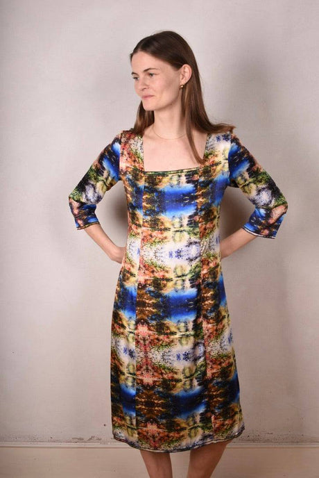Pernille  Stretch silk dress w. 3/4 sleeves and square neckline "Calling" by M.S.O. - Tone Barker Silk