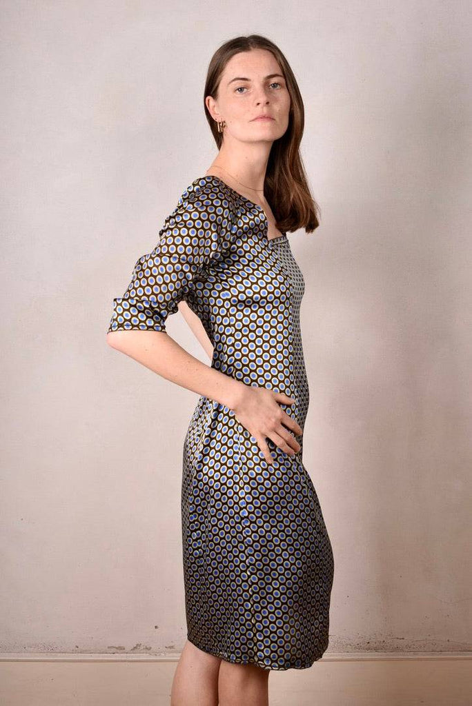 Pernille  Stretch silk dress w. 3/4 sleeves and square neckline "Dabludot" - Tone Barker Silk