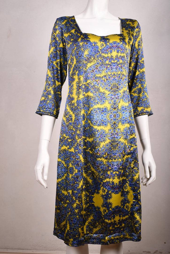 Pernille  Stretch silk dress w. 3/4 sleeves and square neckline "Sand Reef" - Tone Barker Silk