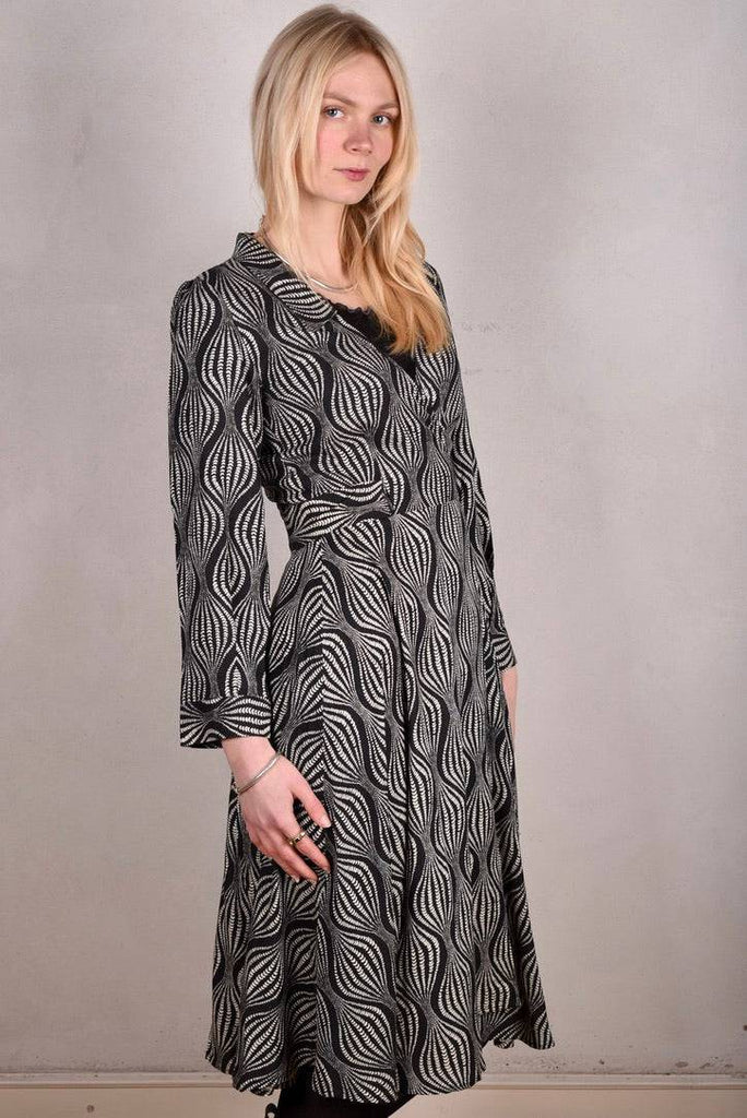 W-wrap. Wrap dress in Noil silk/rayon mix. 60%noil silk/40%viscose "Kalacream" - Tone Barker Silk