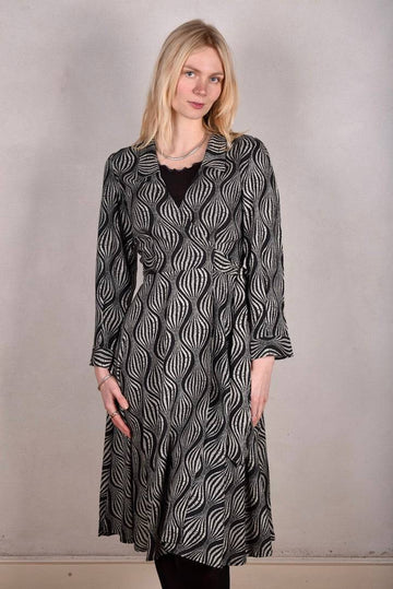 W-wrap. Wrap dress in Noil silk/rayon mix. 60%noil silk/40%viscose "Kalacream" - Tone Barker Silk