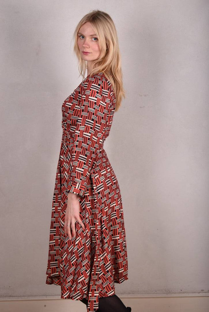 W-wrap. Wrap dress in Noil silk/rayon mix. 60% noil silk/40%viscose "Nuasket" - Tone Barker Silk