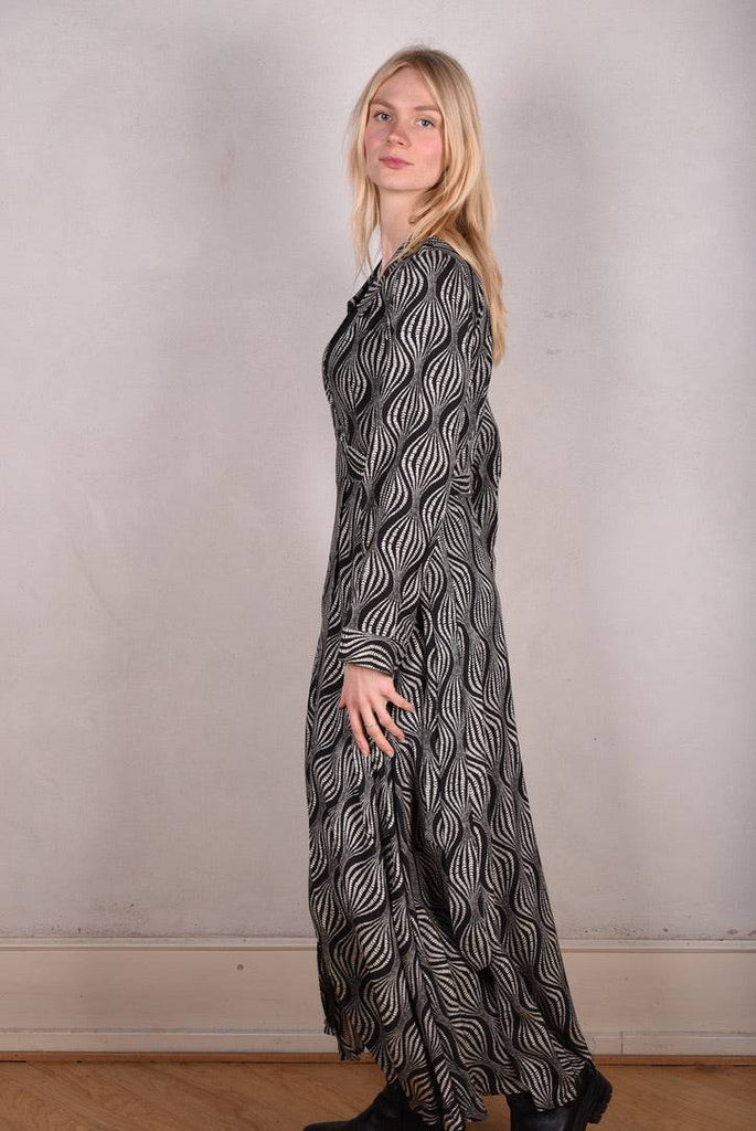Wang wrap. Maxi wrap dress in Noil silk/rayon mix. 60% silk/40% viscose "Kalacream" - Tone Barker Silk