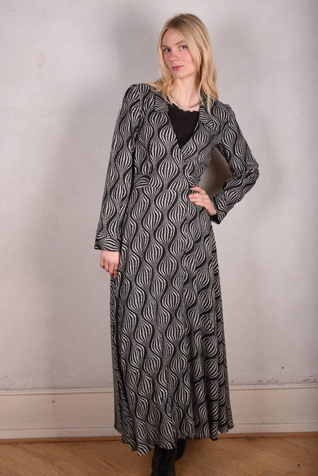 Wang wrap. Maxi wrap dress in Noil silk/rayon mix. 60% silk/40% viscose "Kalacream" - Tone Barker Silk
