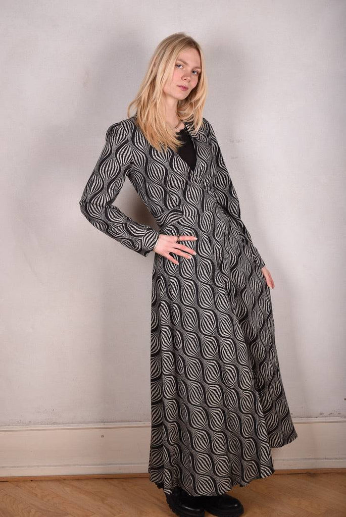 Wang wrap. Maxi wrap dress in Noil silk/rayon mix. 60% silk/40% viscose "Kalacream" - Tone Barker Silk