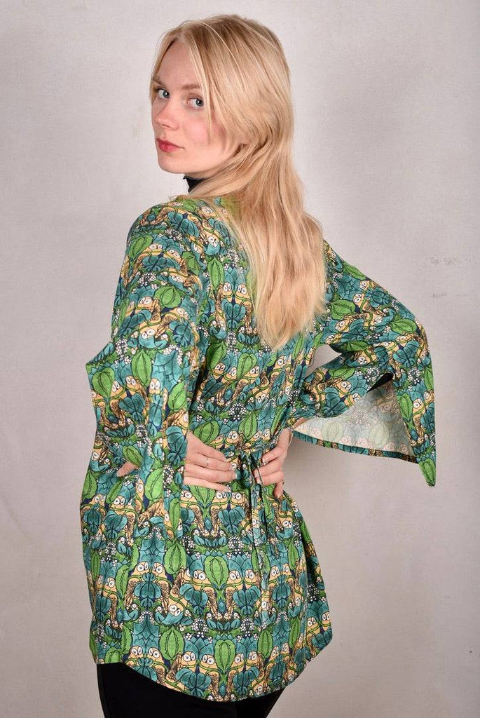 Kimonoil. Short Kimono-top in Noil silk/rayon mix 60%silk/40%viscose. Print "Nowlie" - Tone Barker Silk