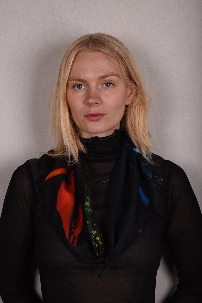 Artist Scarf in 100% Silk  70X70 cm. "Baby in Vain" by Jens Raadal - Tone Barker Silk