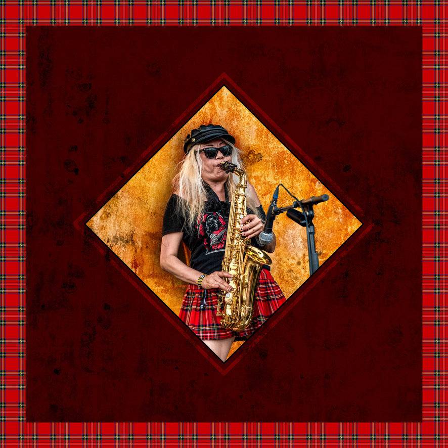 Artist Scarf in 100% Silk  70X70 cm. "Trine Trash" by Jens Raadal - Tone Barker Silk