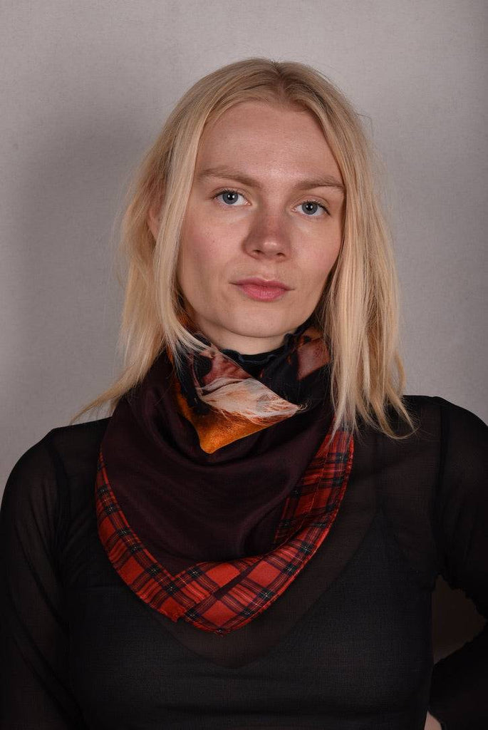 Artist Scarf in 100% Silk  70X70 cm. "Trine Trash" by Jens Raadal - Tone Barker Silk