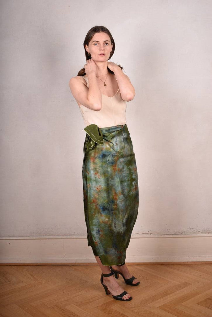 May-Em Tie-dye. A huge shawl/sarong/wrap made of 100% silk "green-nature" - Tone Barker Silk
