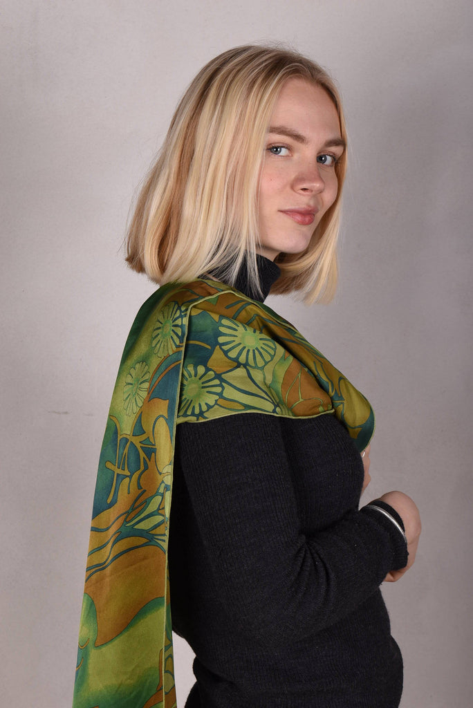 Shawl/scarf in 100% silk satin. 33X160 cm print:"Gregend" - Tone Barker Silk
