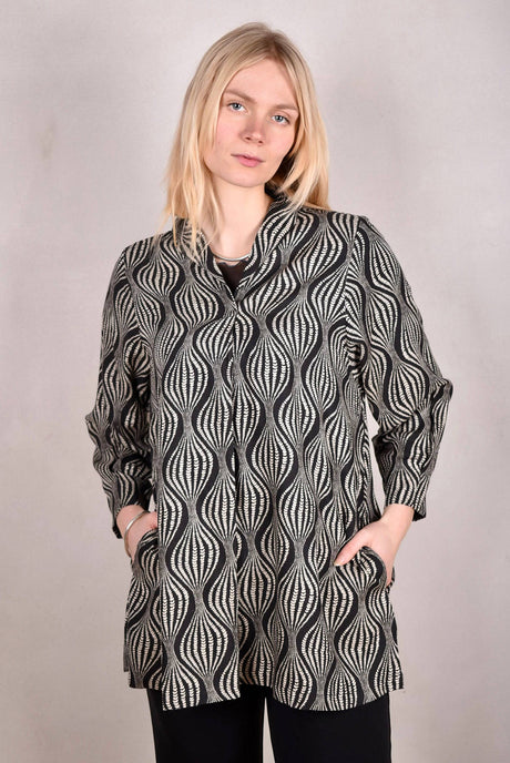 Cosey. Tunic top in Noil Silk/Rayon mix. Print "Kalacream" - Tone Barker Silk