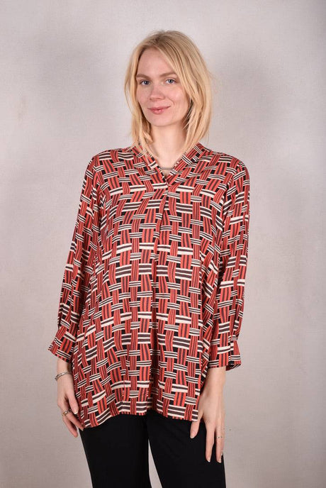 Cosey. Tunic top in Noil Silk/Rayon mix. Print "Nuasket" - Tone Barker Silk