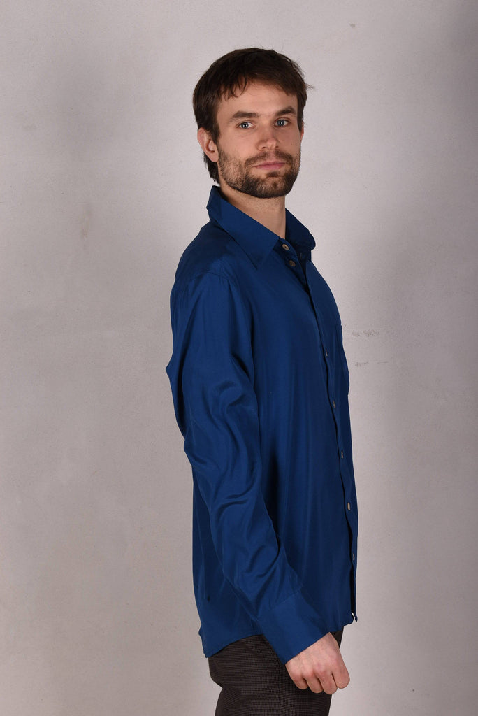 Man-Shirt. Shirt in Stretch Silk (95%silk/5%elastan) Col.: "True-Blue" - Tone Barker Silk