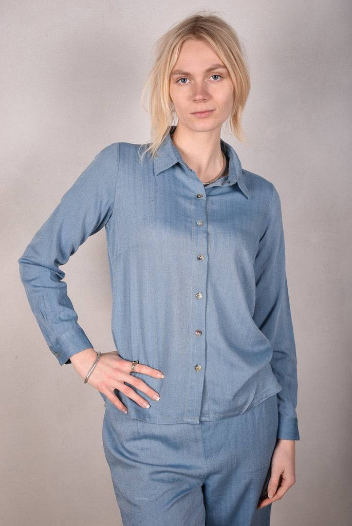 Tamie Noil Silk/viscose mix  shirt. Col. "Blue" - Tone Barker Silk