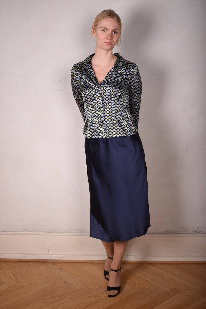 Bifty. Shirt/jacket in Stretch Silk Satin with covered buttons "Dabludot" - Tone Barker Silk