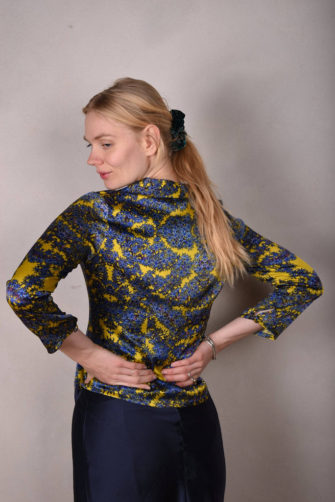 Bifty. Shirt/jacket in Stretch Silk Satin with covered buttons "Sand Reef" - Tone Barker Silk